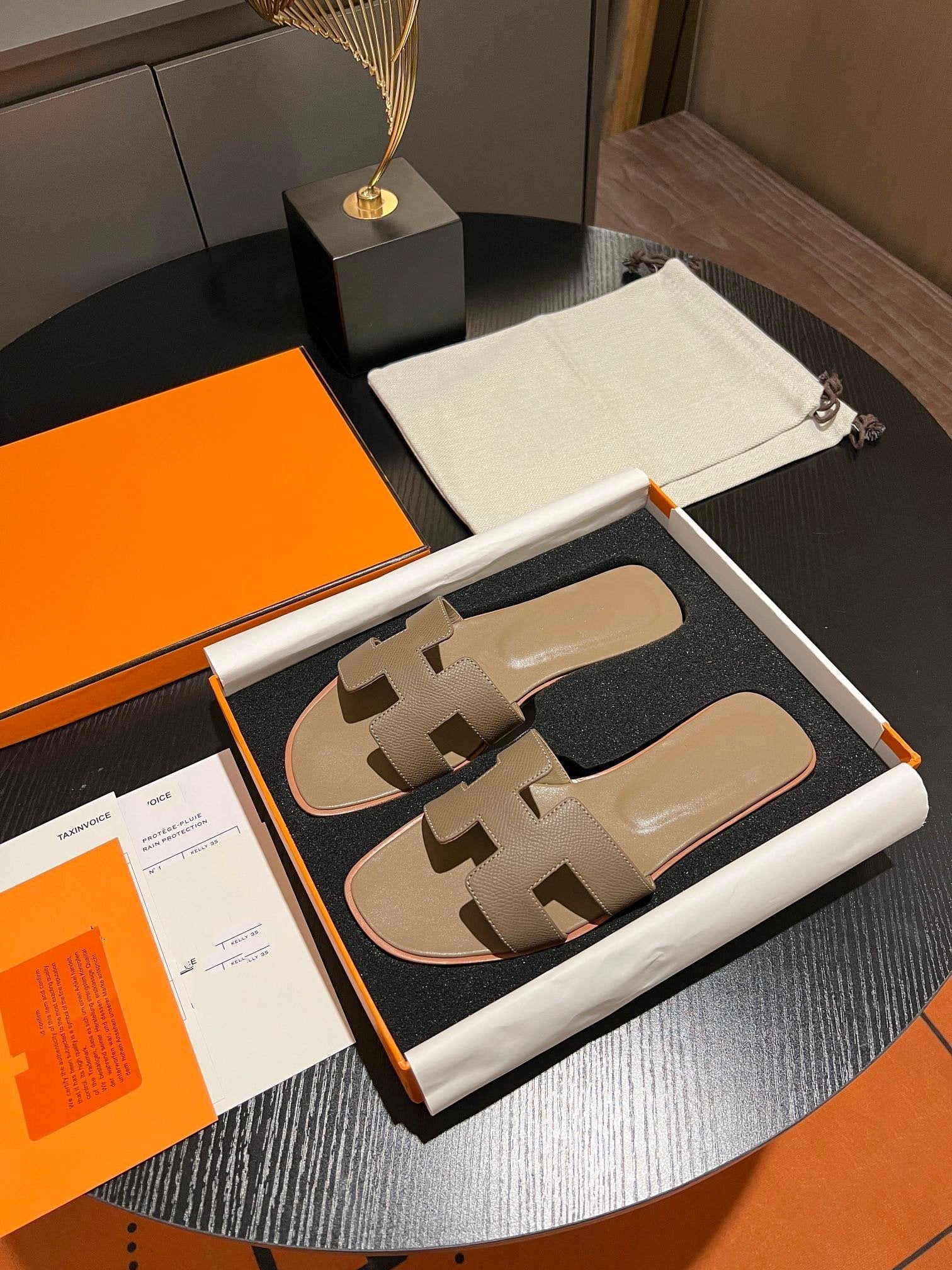 HERMES 0RAN SANDAL Leather Peanut