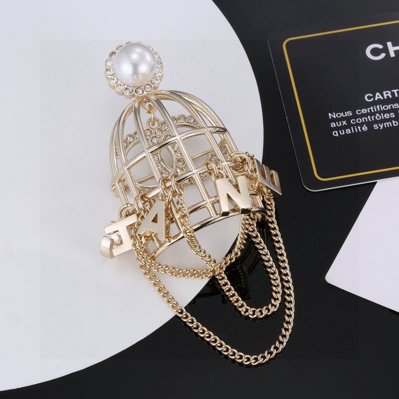 Chanel Gold Brooch 820