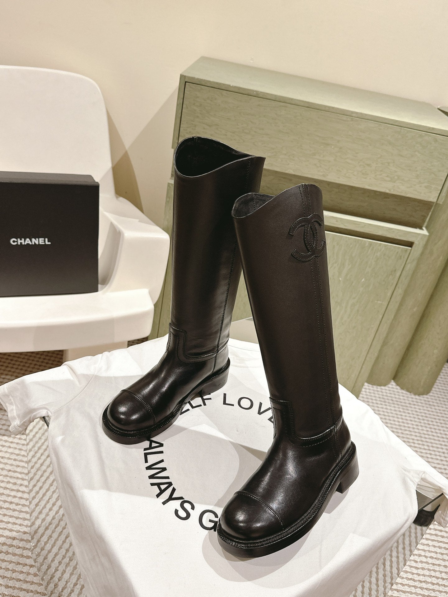 CHANEL HIGH BOOTS BLACK CALFSKIN